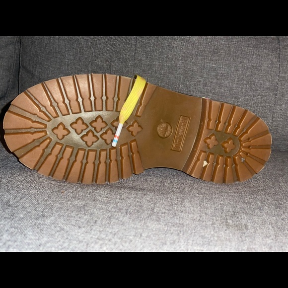 Size 3 kids timberland a bit dirty - Picture 3 of 4